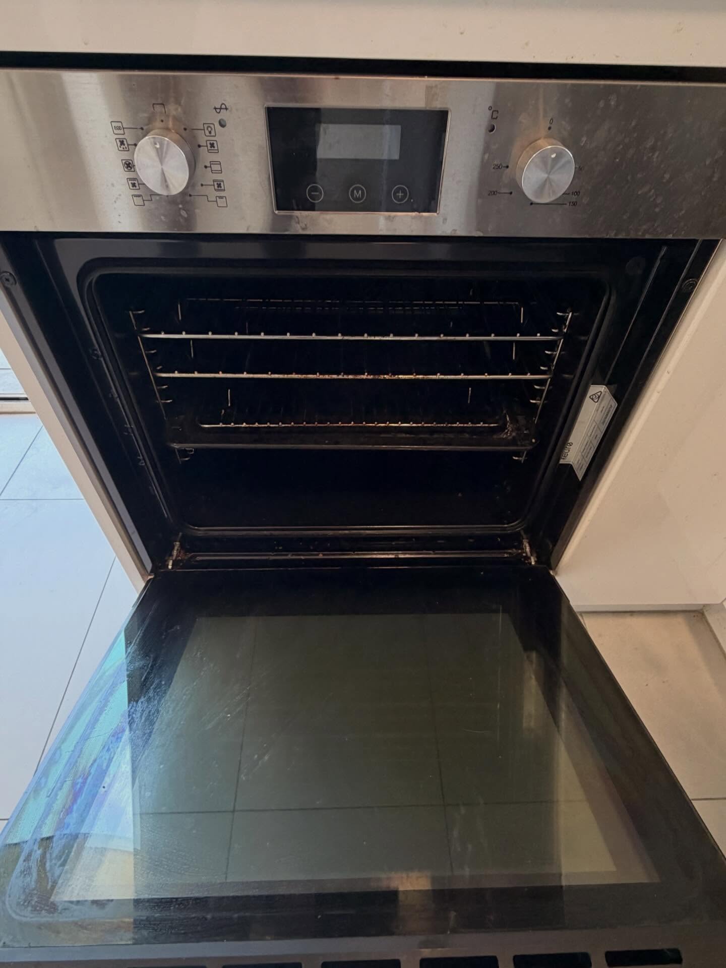 Oven condition recorded during a Franklean cleaning job